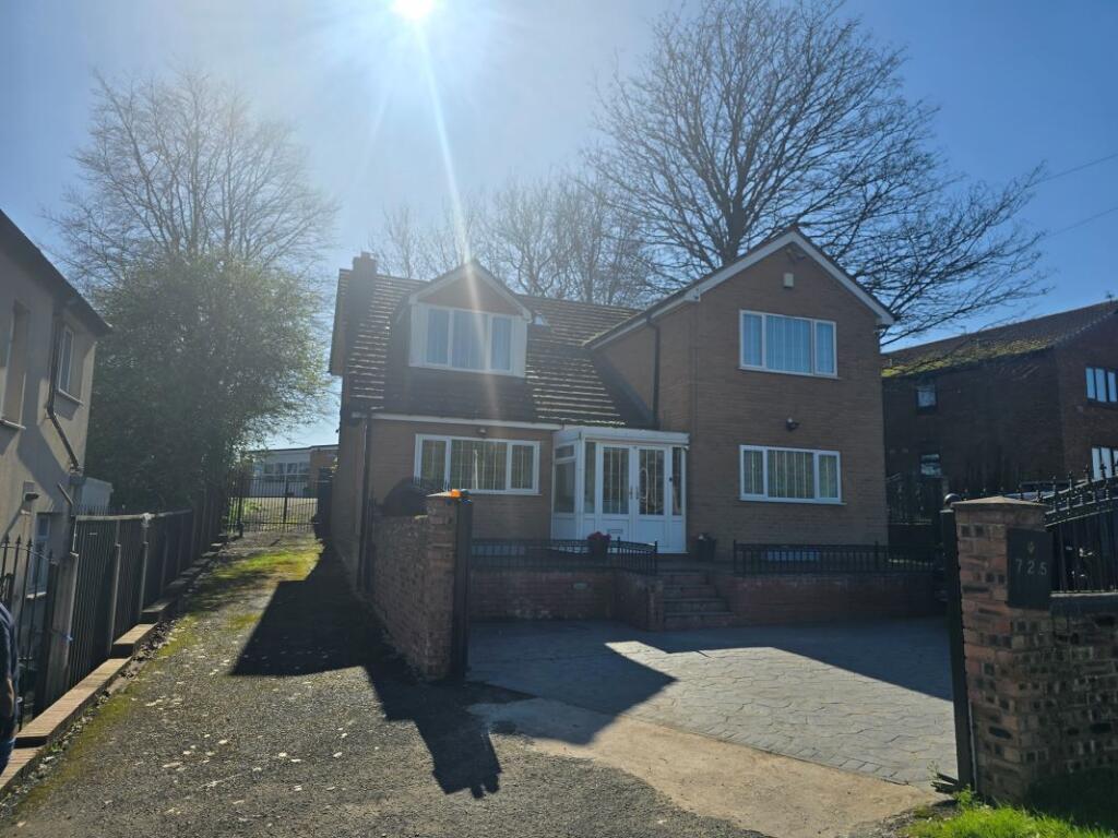 Main image of property: 725 Parkfield Road, Wolverhampton, West Midlands, WV4 6EE