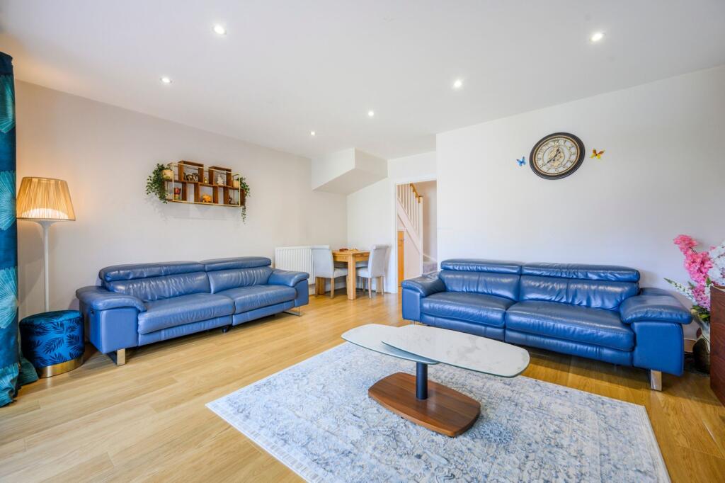 House in Wokingham, Emmbrook - View 4