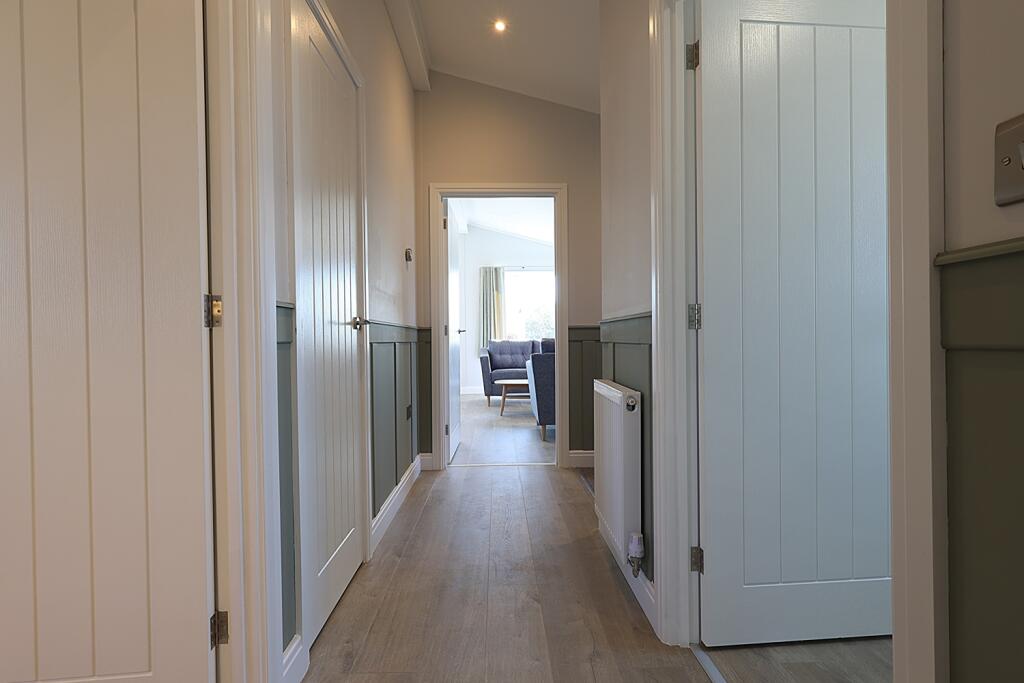Grosvenor Avenue, Kings Langley, Hertfordshire, WD4 photo 3