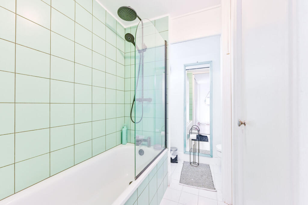 Apartment in London - View 5