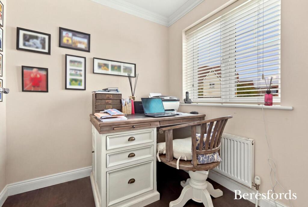 House in Uttlesford, Great Dunmow - More
