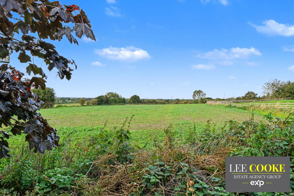 House in South Staffordshire, Shareshill - View 4