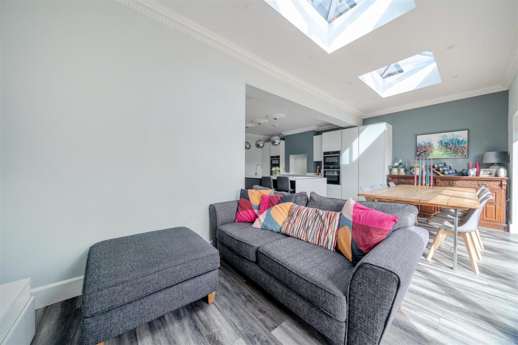 Additional image 36 of Grove Avenue, Yeovil