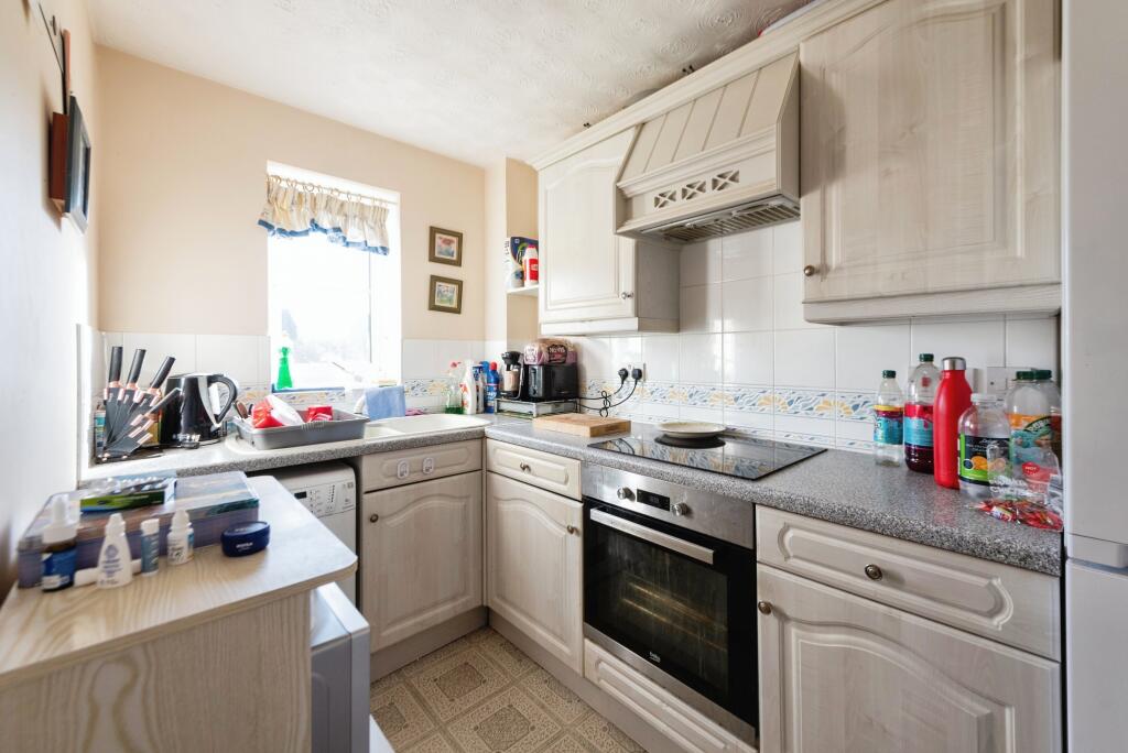 Hulton Close, Southampton, Hampshire, SO19 photo 2