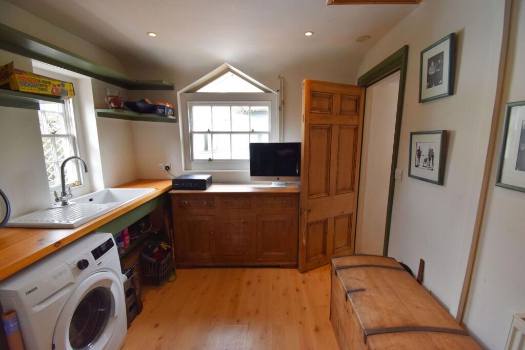 St. Johns Hill, Tenby, SA70 - More