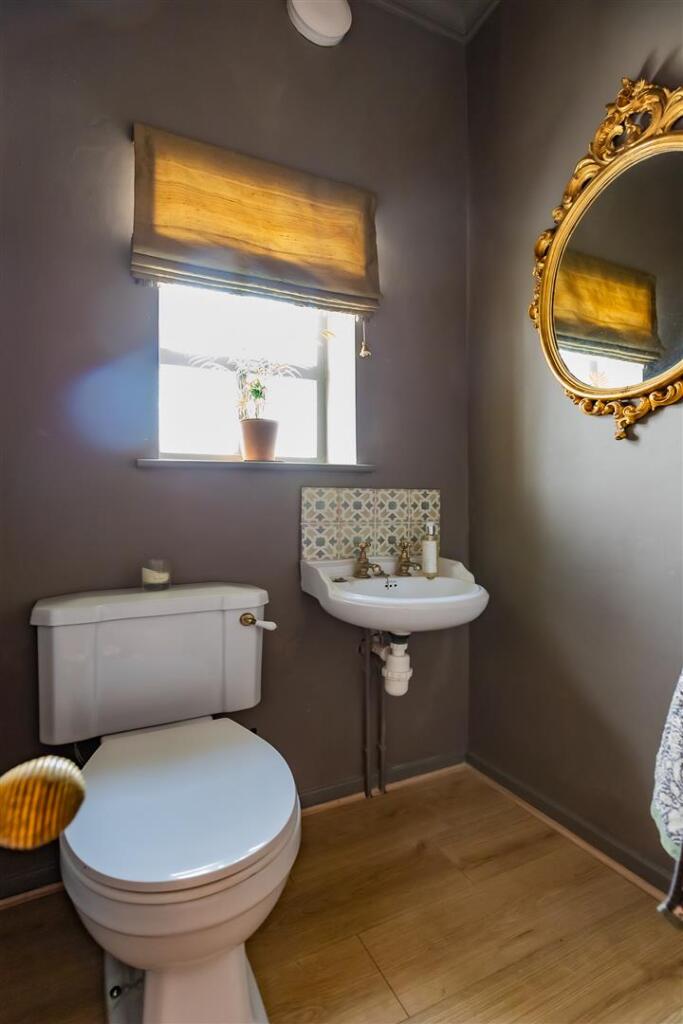House in Cardiff, Plasnewydd, Roath - More