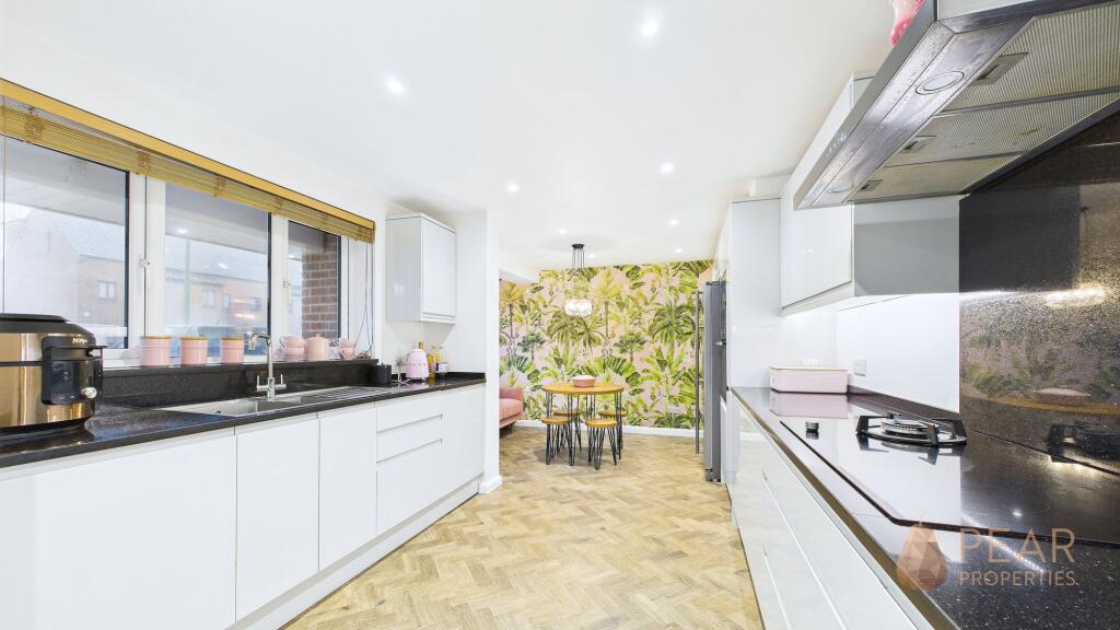 Brighton Road, Lancing, BN15 photo 3