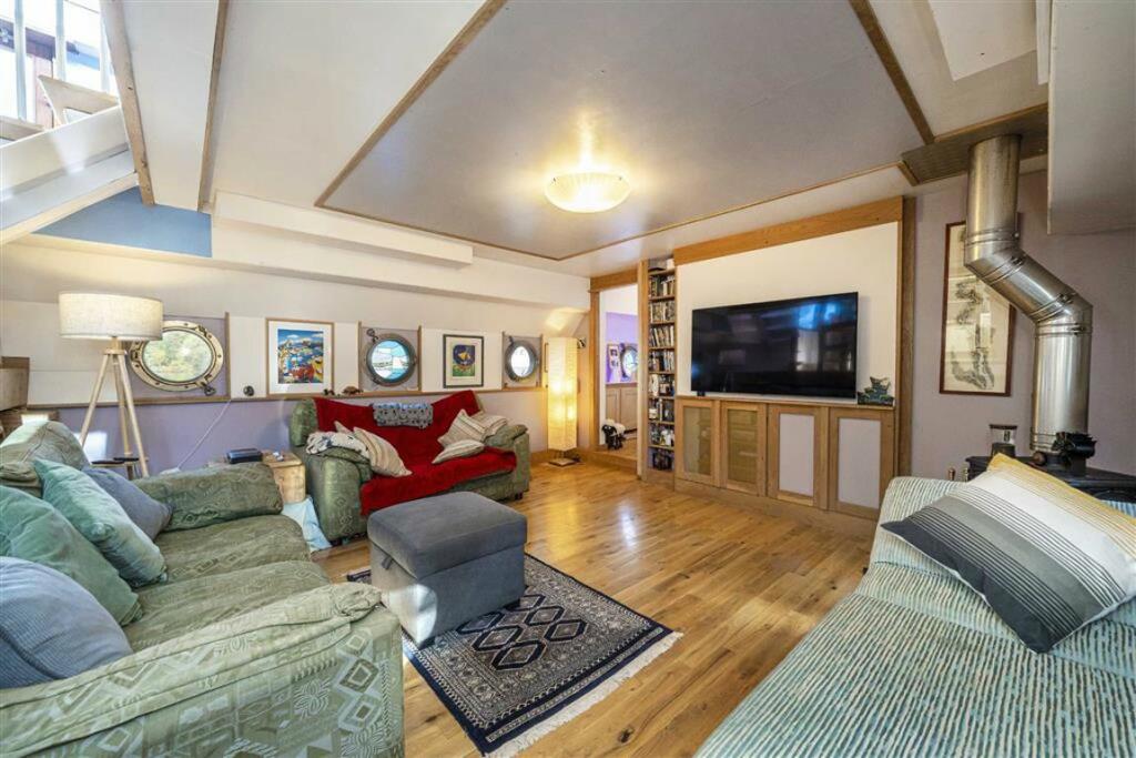 House in Spelthorne, Surrey - View 3