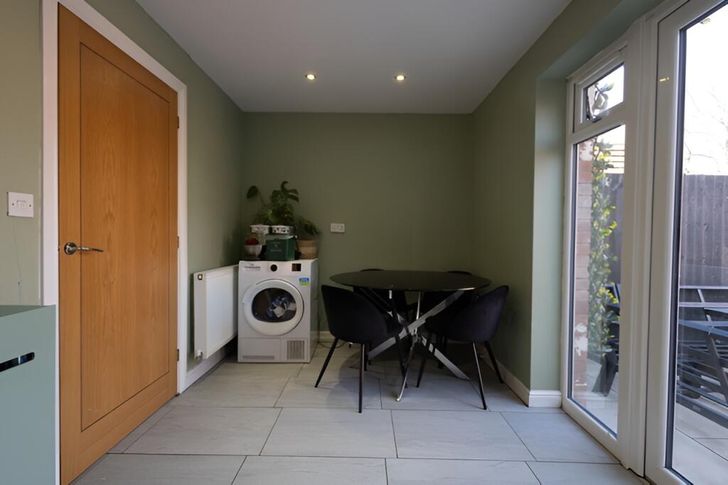 House in Cardiff, Llantrisant - View 4