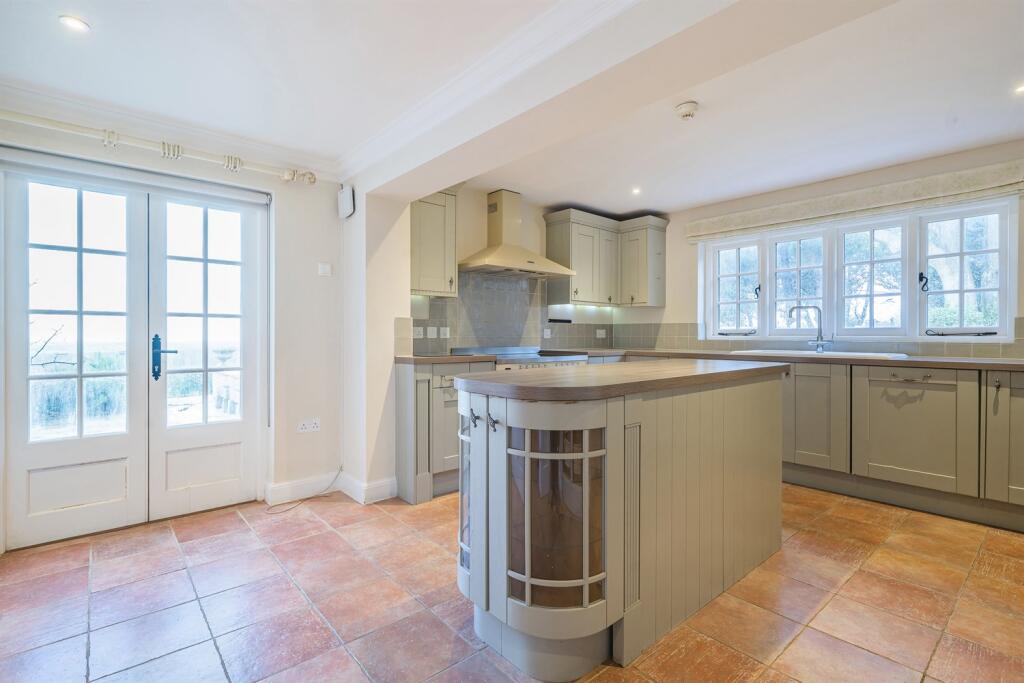 House in Chichester, Westhampnett - More