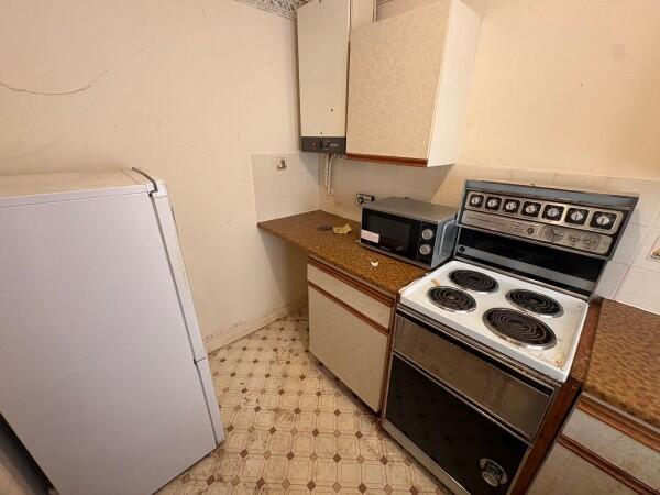 6 Bullfinch Close, Poole, Dorset photo 3