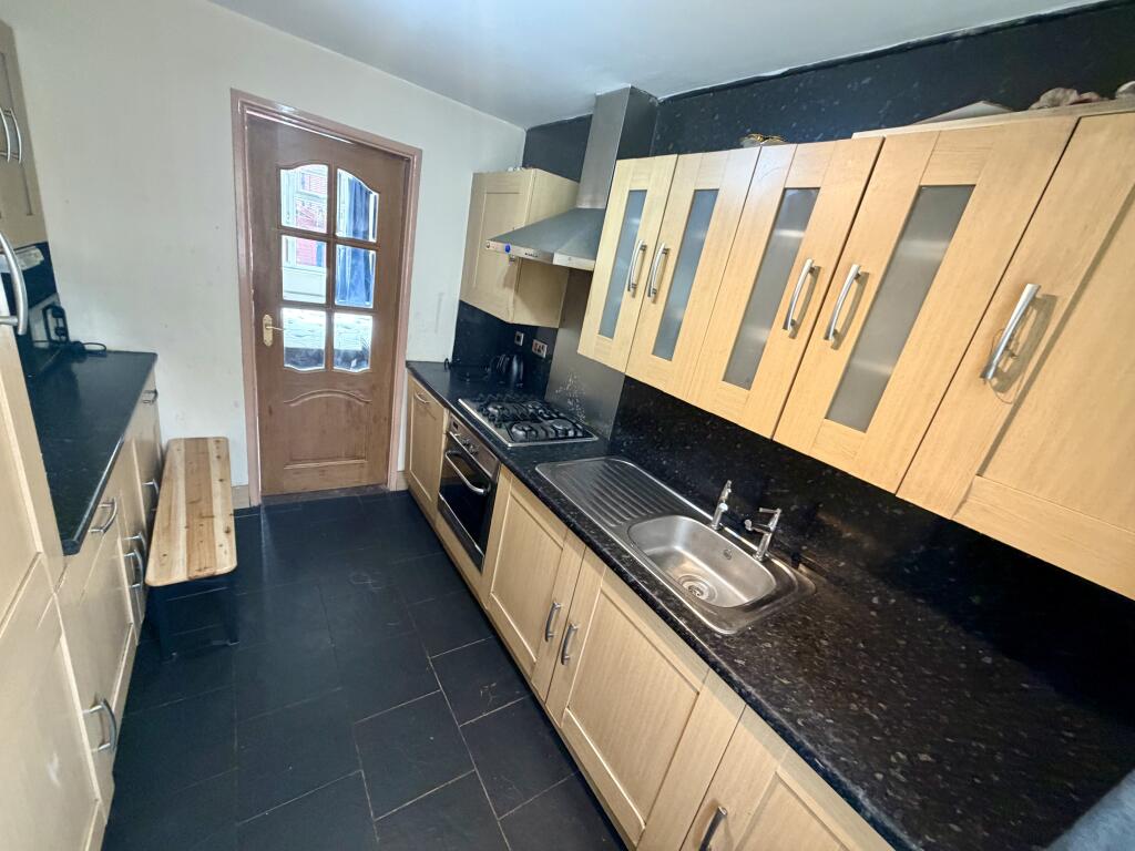 3 bedroom semi-detached house for rent