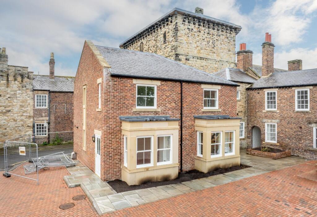 2-bed house on Hallgate, Hexham, £220,000