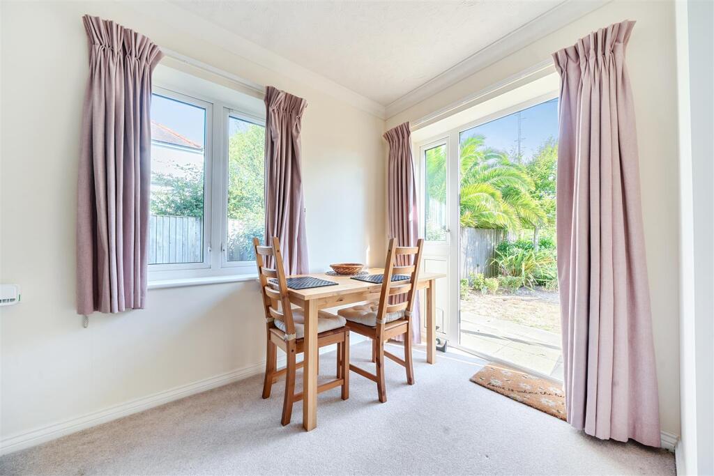 Apartment in Chichester, East Wittering - View 4