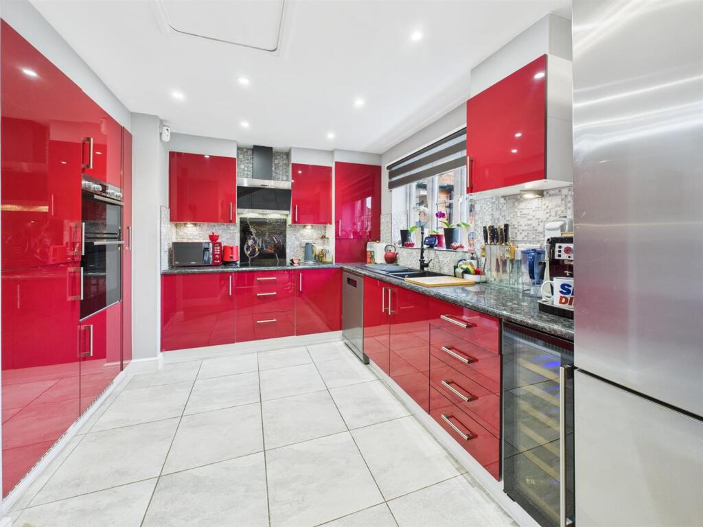 House in Aylesbury, Buckingham Park - More