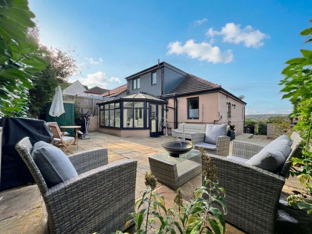 3-bed semi-detached on Felcote Avenue, Huddersfield, HD5, £220,000