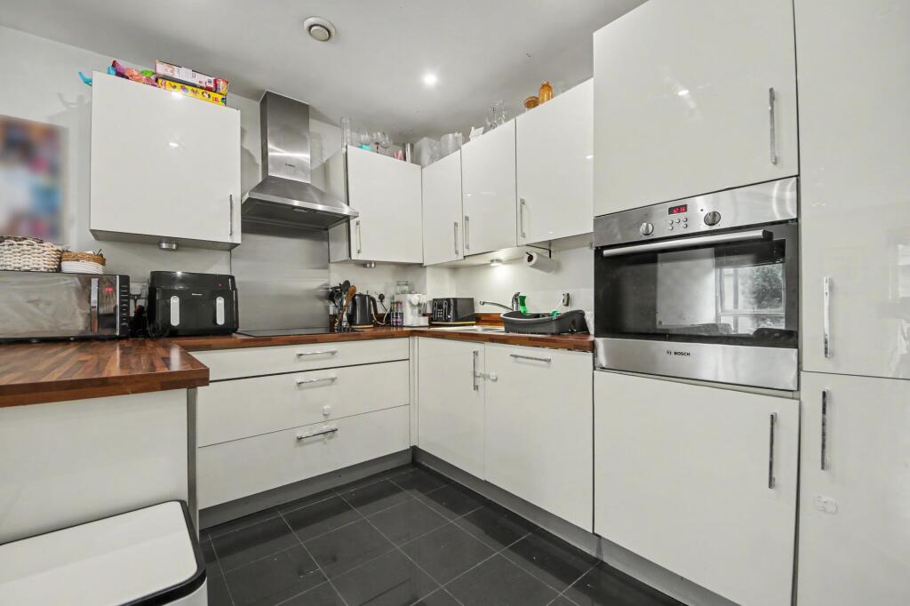 Apartment in Southampton - View 3
