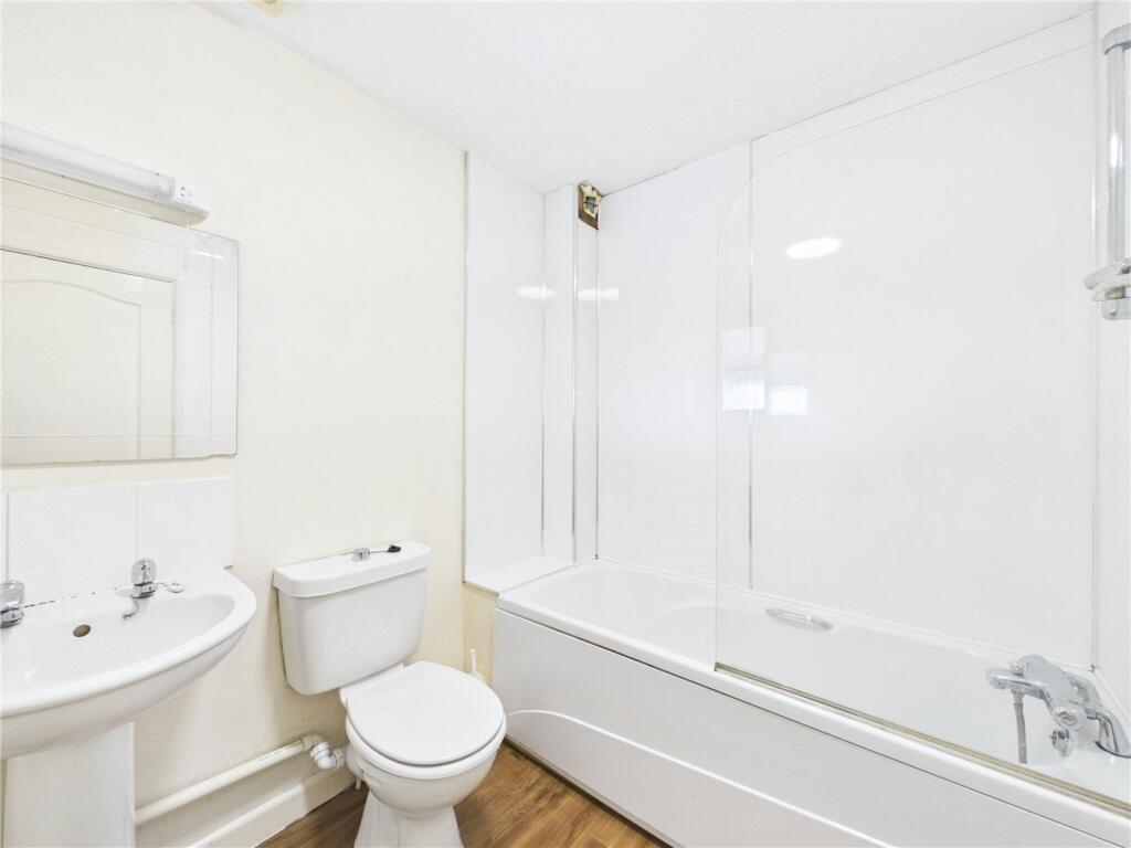 Apartment in Exeter - More