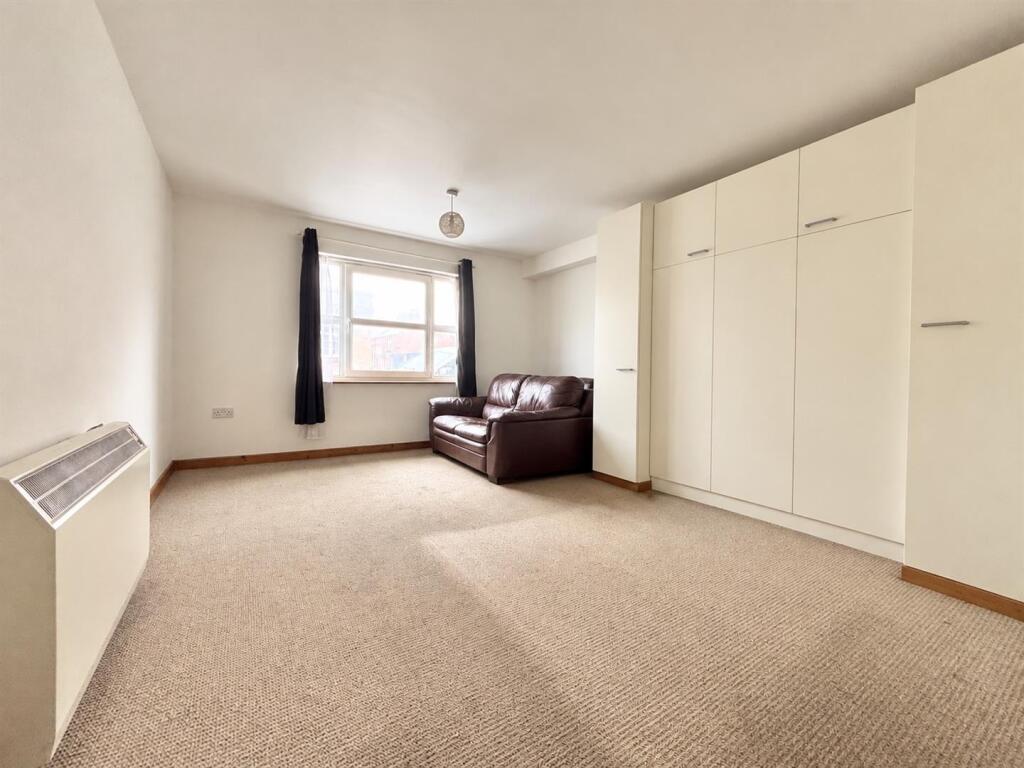 Apartment in Newport, Nodehill - View 2