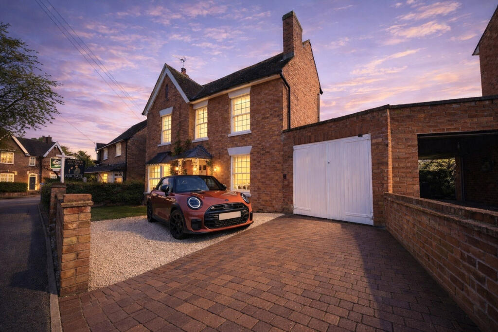 Main image of property: Wellesbourne, Georgian Style, Extended + Garden Office