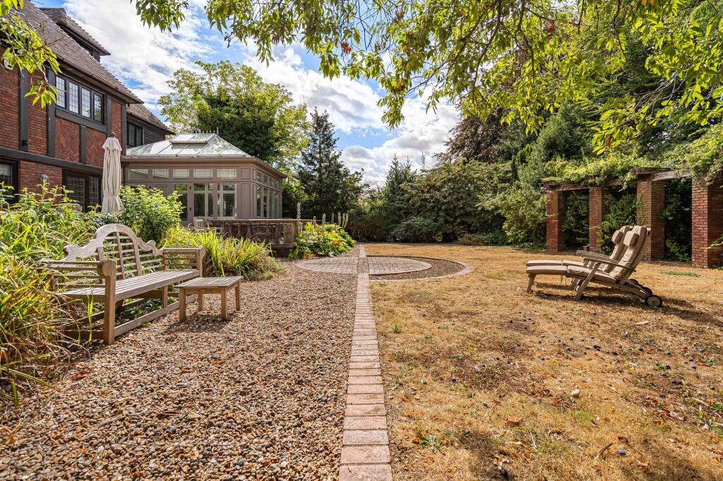House in Luton - View 4
