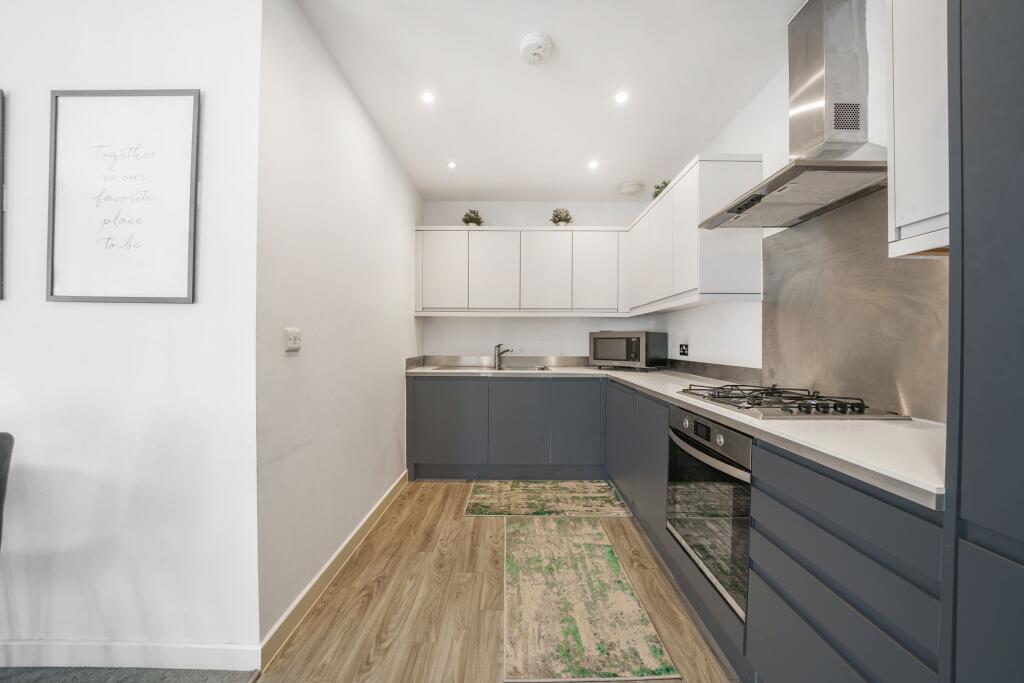 Apartment in Croydon - More