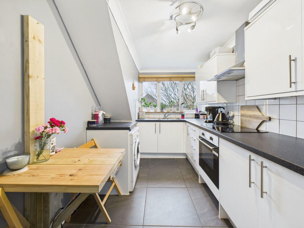 Apartment in Worthing, West Sussex - View 2
