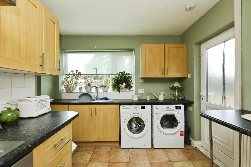 House in Doncaster, Hatfield - View 5