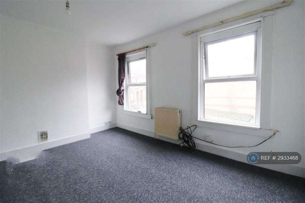 Main image of property: Gladstone Avenue, Luton, LU1