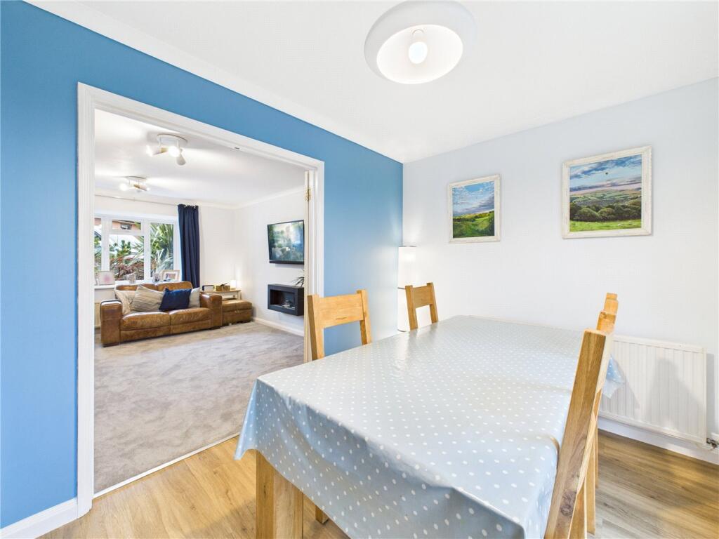 Walnut Drive, Crediton, Devon, EX17 photo 4