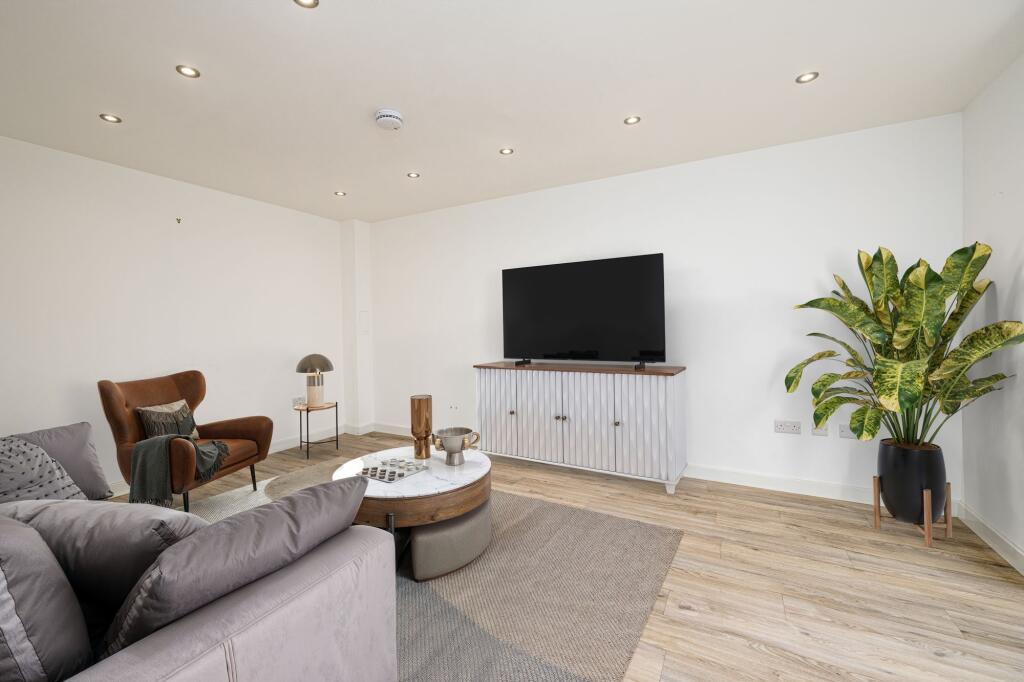House in Dundee - More