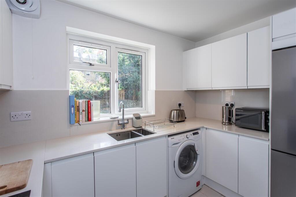 Rhondda Grove, Mile End, E3 photo 4