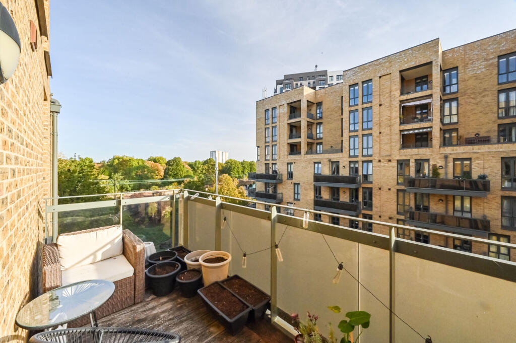 Apartment in London - More