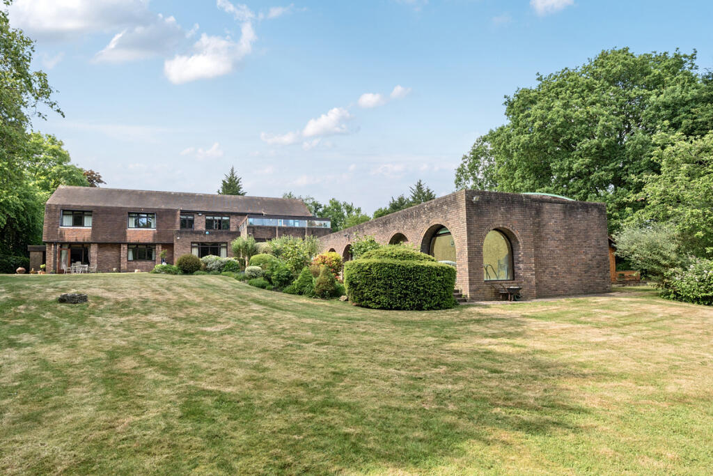 Main image of property: Totteridge Common, London, N20