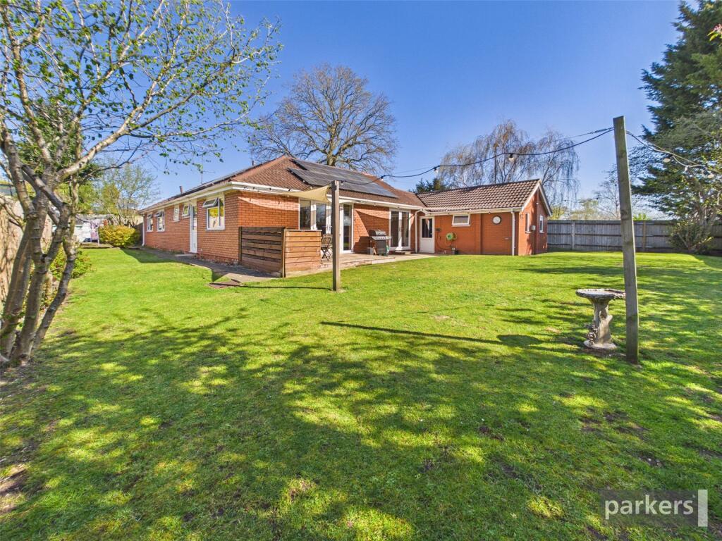Crockhamwell Road, Woodley, Reading, RG5 photo 2