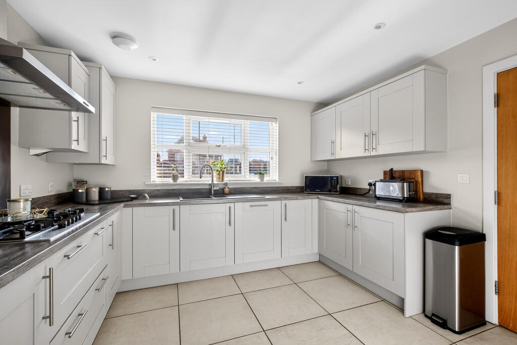 Holly Crescent, Louth, LN11 photo 4
