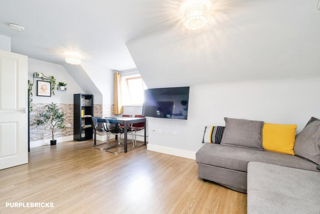 Apartment in London, Canning Town - More