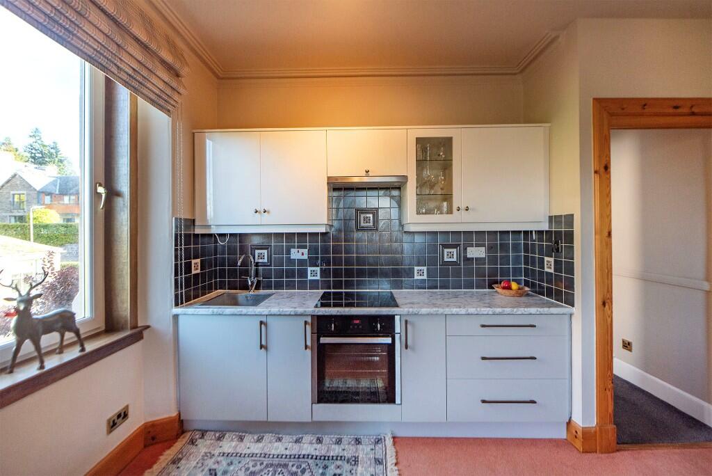 Tigh Beag, Ewanfield, Crieff, PH7 3DA photo 4