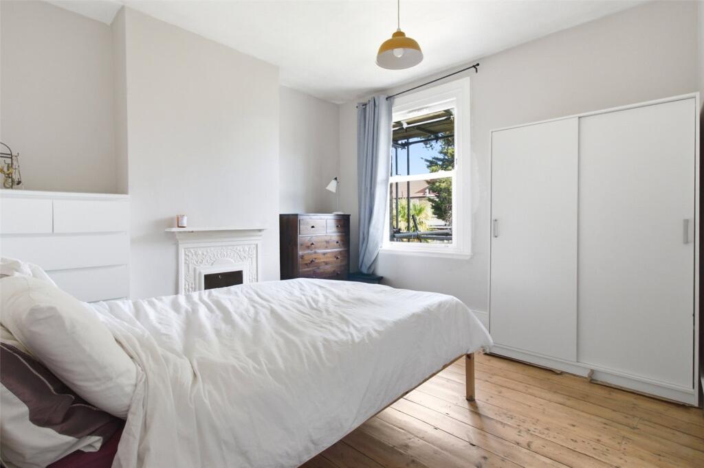 House in London, Scotch Estate, West Green - View 5