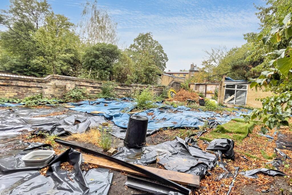 Land to the rear of 2 Breakspears Road, Brockley, London, SE4 1UW - More