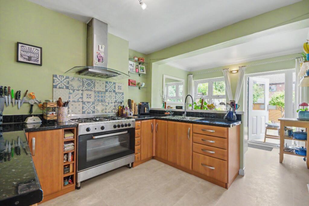 House in Nottingham, Beeston - View 4