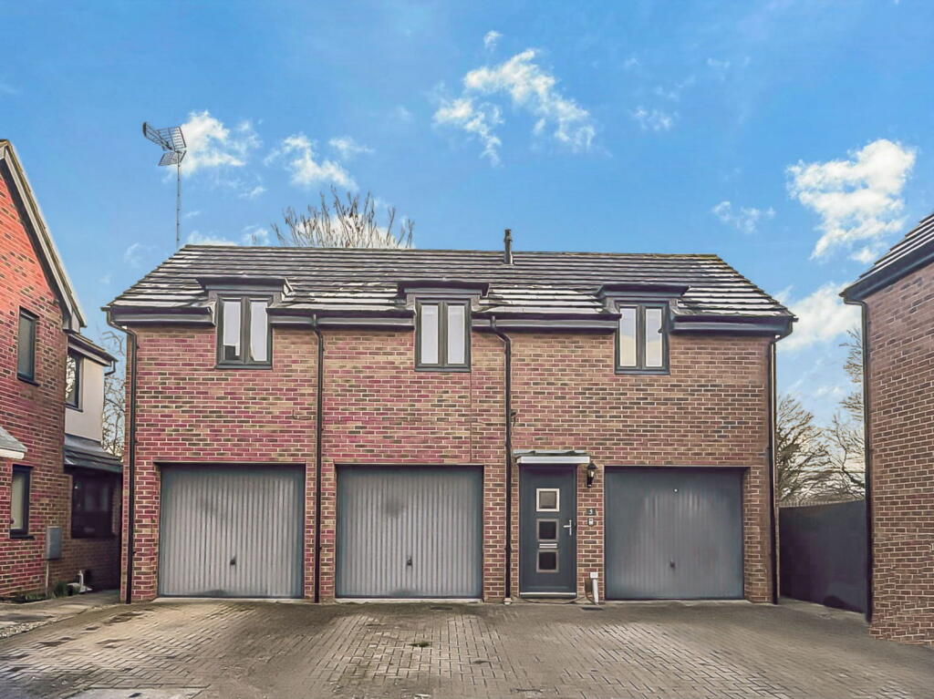 Main image of property: Bristol Road, Quedgeley, Gloucester, GL2 4BT