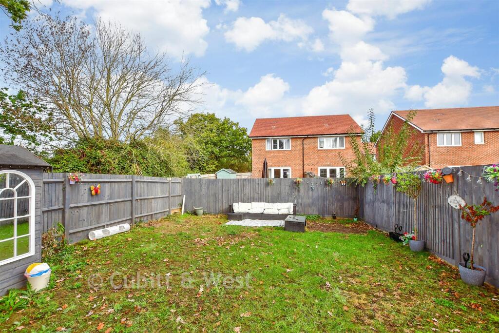 Diggins Grove, Chichester, West Sussex photo 2