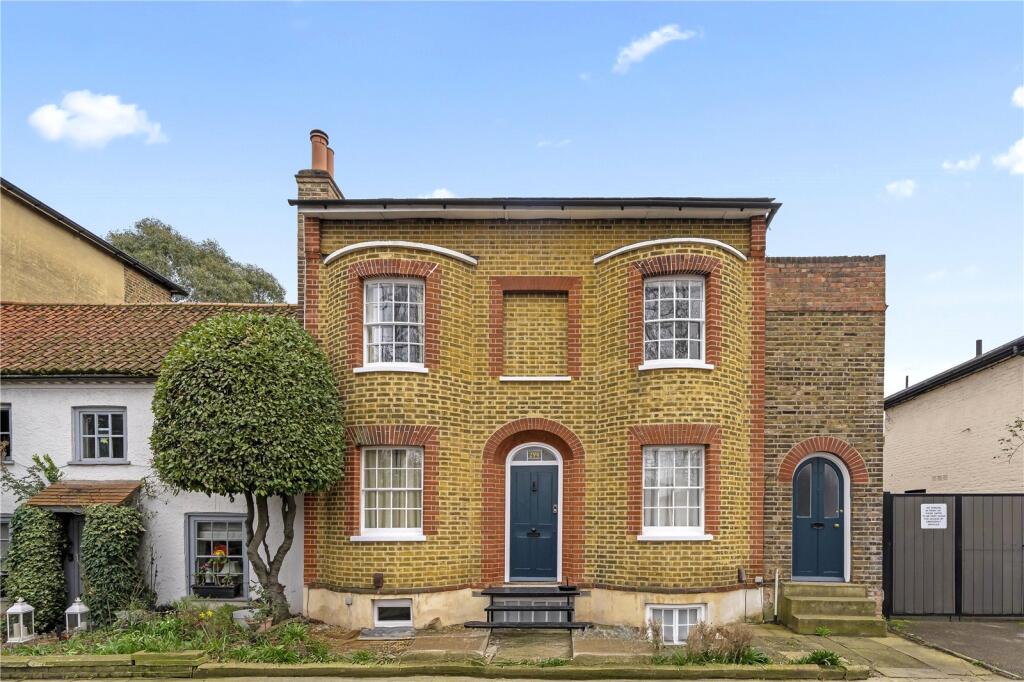Main image of property: Kew Road, Richmond, TW9