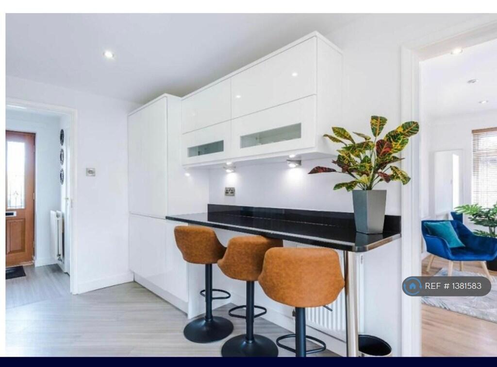 House in Nuneaton and Bedworth, Warwickshire - View 4