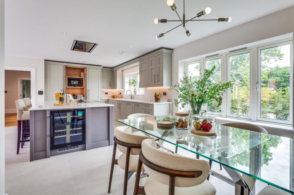 House in Slough, Great Marlow - More