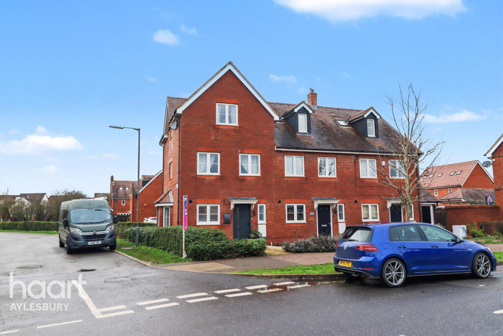 3-bed semi-detached on Collington Road, Aylesbury, £425,000