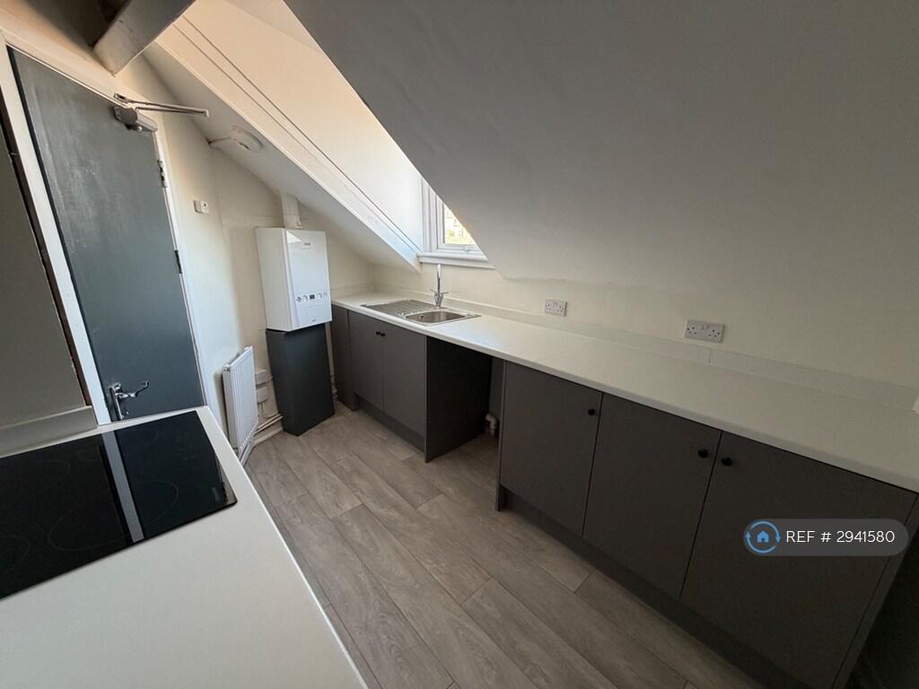 Apartment in Scarborough, North Yorkshire - View 2