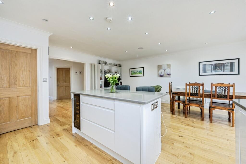 Additional image 13 of Mount Drive, Park Street, St. Albans