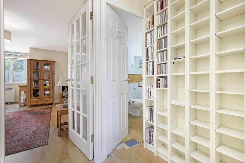 Apartment in Enfield, Enfield Island Village, London Borough of Enfield - More